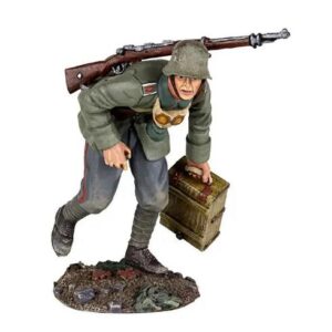 WWI Collection: 1916 German Infantry Advancing with Ammo